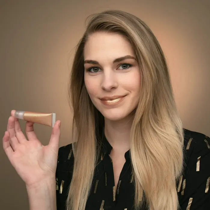 Dr Liia's Vibrant Eco-Friendly Lip Moisturizer - Featherlight Moisturizing